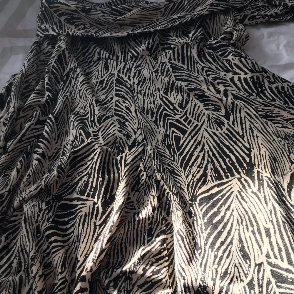 Stunning skirt wore once - Picture 5 of 5